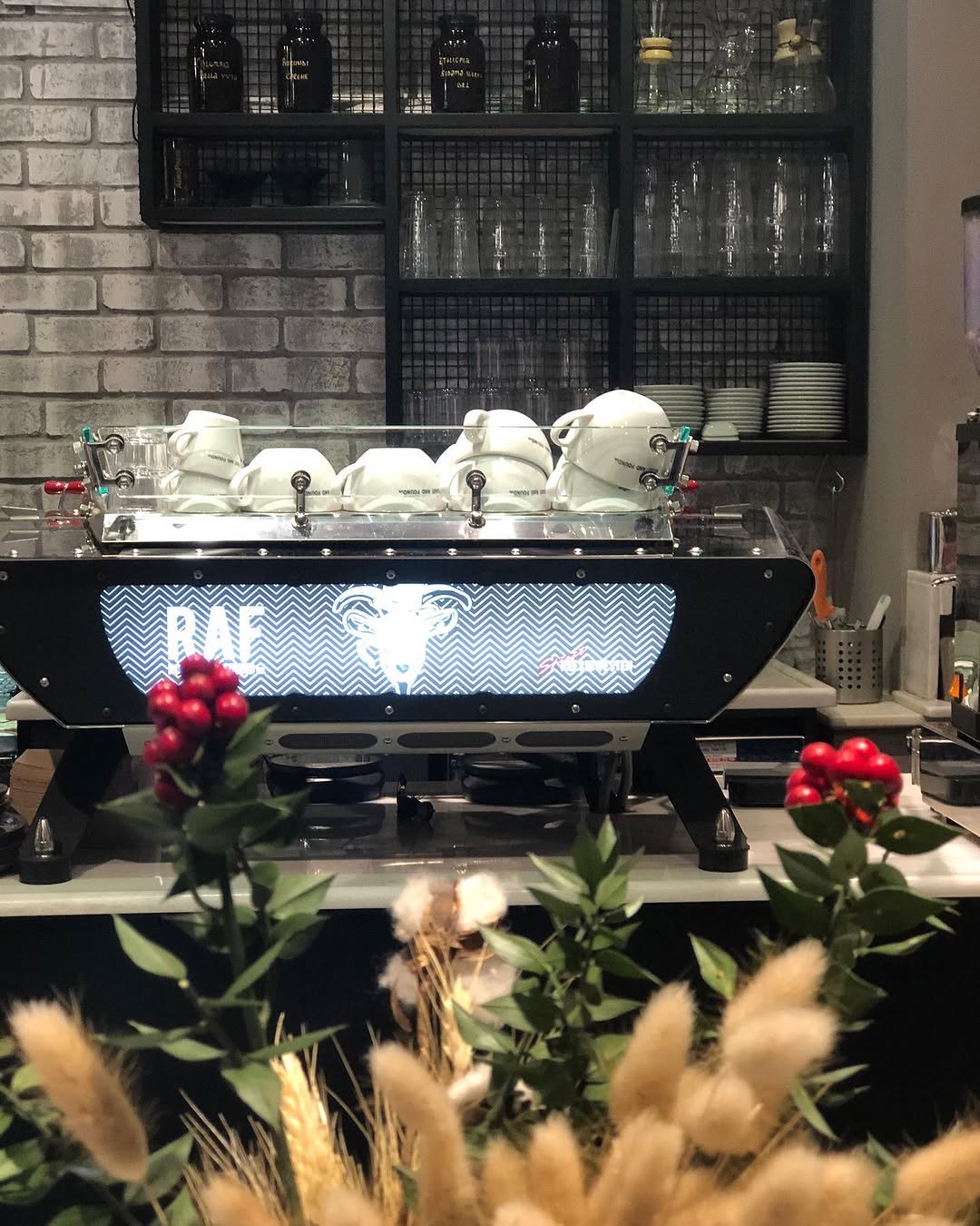 Roast and Found Co. - Cafe in Karşıyaka & Bostanlı, İzmir
