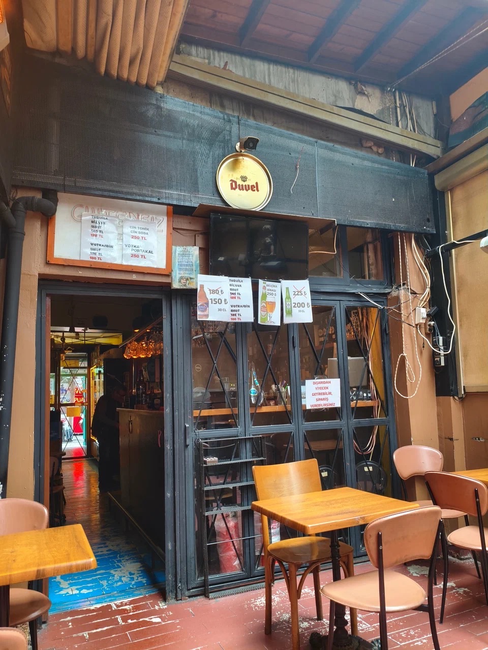 Mekan Pub - Bar in Yeldeğirmeni, Istanbul