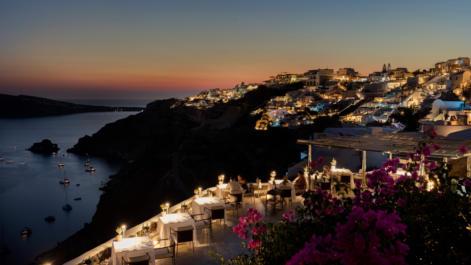 Petra - Restaurant in Oia, Santorini